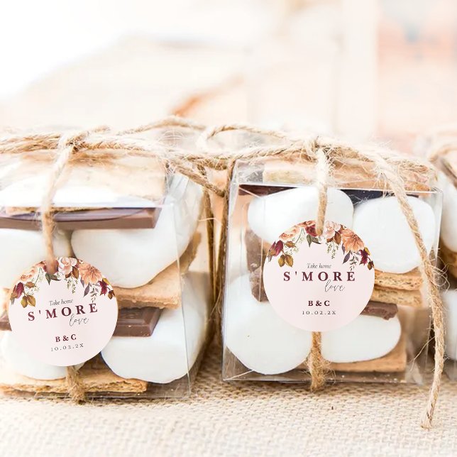 Cadeau Étiquettes de cadeaux d'amour S'more à emporter (Take home smore love fall wedding or bridal round favor tag shown with smores favor boxes)