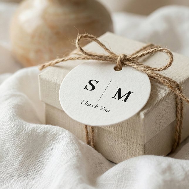 Cadeau Étiquettes de faveur de mariage blanc à monogramme (Créateur téléchargé)
