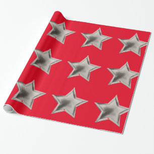 Cadeau Étoiles d'argent sur papier d'enveloppement rouge