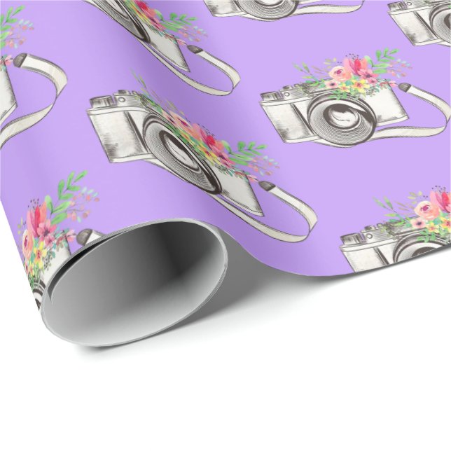 Cadeau Fleurs et caméra sur papier d'enveloppement violet (Coin rond)