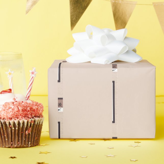 Cadeau Lapins Dans Un Papier D'Enveloppement De Lignées (Fête d'anniversaire)