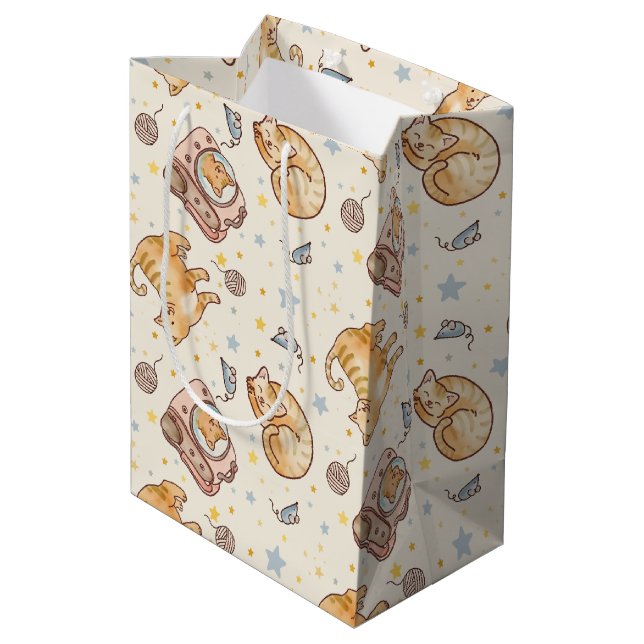 Cadeau Moyen Chat orange dans un sac à dos, étoiles et fil (Dos Angle)