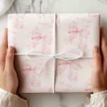Cadeau Papier d'enveloppement de la boîte rose Coquette<br><div class="desc">Ajoutez une touche de sophistication à votre don avec ce papier d'enveloppement élégant pour caissons roses. Avec ses arcs roses doux et délicats,  joliment disposés sur un arrière - plan blanc,  ce design est parfait pour les douches,  les anniversaires et autres occasions spéciales.</div>