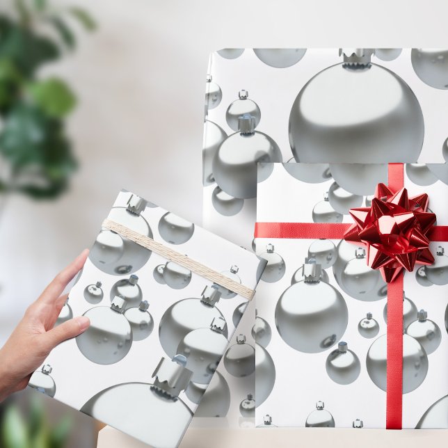 Cadeau Papier d'enveloppement de Noël Motif Bauble Argent (A bold Christmas bauble pattern on this gift wrap. Silver and White option for your holiday gifts)