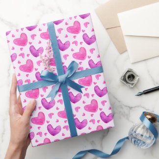 Cadeau Papier enveloppant avec les coeurs en rose et viol