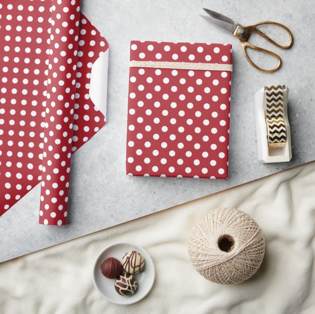 Cadeau Point blanc sur papier d'emballage rouge (Artisanat)