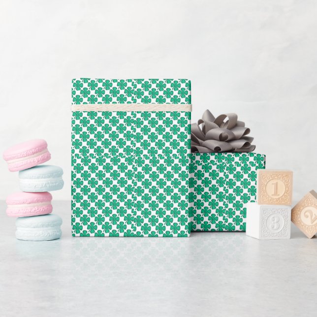 Cadeau Tiny Four Leaf Clovers papier d'emballage mat (Baby Shower)