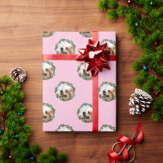 Cadeau Ton chien dans le papier d'enveloppement rose cour
