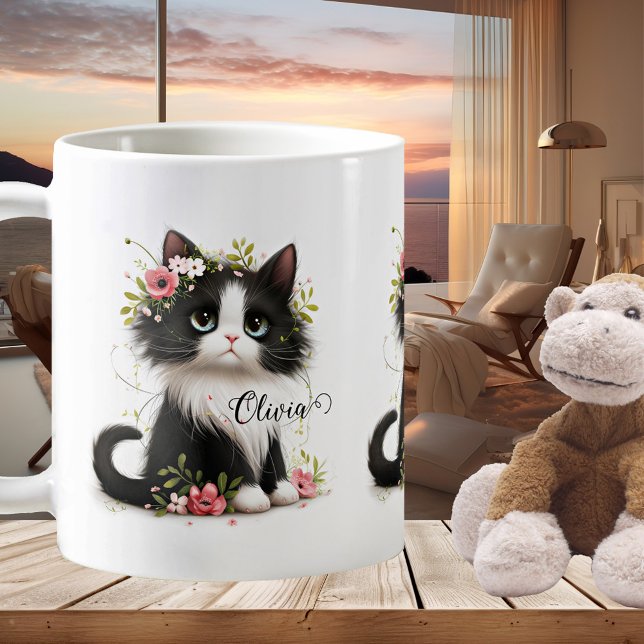 Cadeaux mignonnes de chaton pour les enfants Mug (Cute mug featuring an illustration with a kitten with flowers. Lovely for a girl.)