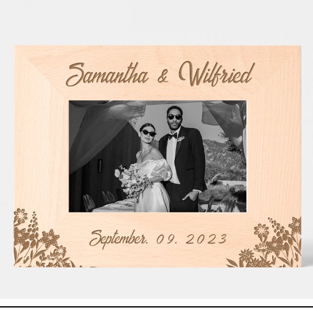 Cadre en bois avec fleurs, date de mariage et noms (Créateur téléchargé)