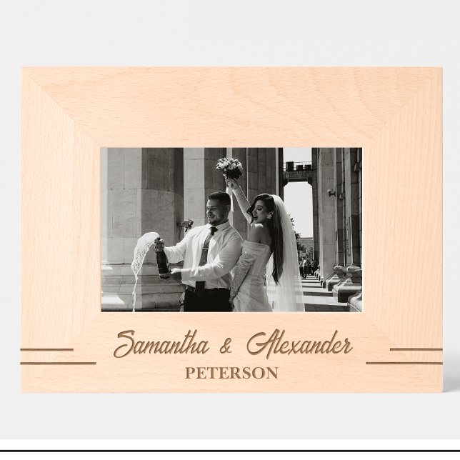 Cadre en bois gravé avec nom de mariage simple (Créateur téléchargé)