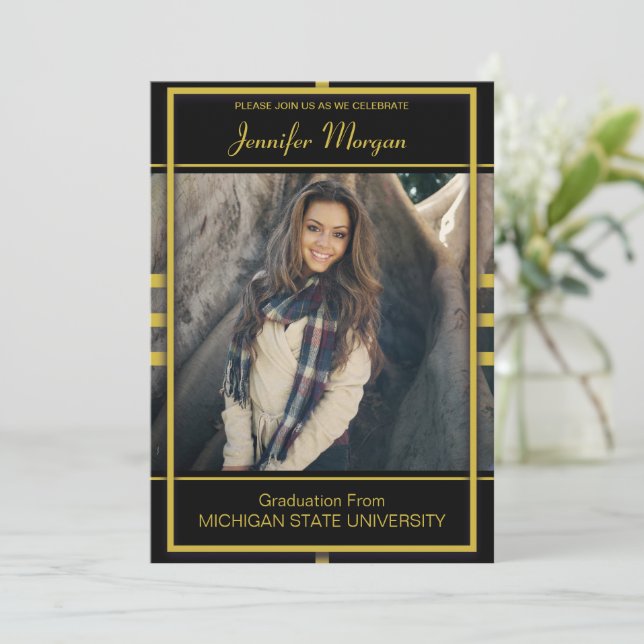 Cadre Gold Classy Photo Graduation Invitation (Debout devant)