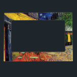 Cadre Magnétique Café Terrasse à la nuit par Vincent van Gogh<br><div class="desc">Le Café Terrace sur la Place du Forum de Vincent van Gogh est un post impressionnisme d'art vintage, une peinture architecturale de paysage urbain. Vue extérieure d'un restaurant avec tables, chaises, serveurs et personnes à manger. Une belle nuit avec des étoiles dans le ciel à Arles, France. À propos de...</div>