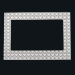 Cadre Magnétique Motif coeur en verre argenté<br><div class="desc">Cadre magnétique motif en verre argenté.  Cliquez sur "Customisez-le !" pour redimensionner/repositionner l'image motif du coeur d'argent et changer la couleur de l'arrière - plan.   Le design du coeur de verre d'argent est idéal pour un cadeau du 25e anniversaire du mariage ou une fête.</div>