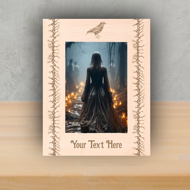 Cadres Gravés Black Etching of Black Crow Barbed Branches Gothic (Black etched crow barged branches on wood picture frame.)