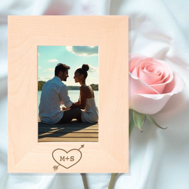 Cadres Gravés Cœur d'amour avec flèche et initiales d'un couple  (Créateur téléchargé)