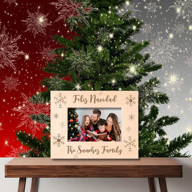Cadres Gravés Feliz Navidad & Custom Nom de famille & Snowfalks (Wooden photo Frame Spanish Christmas Feliz Navidad, custom text & Family Name snowflakes.)