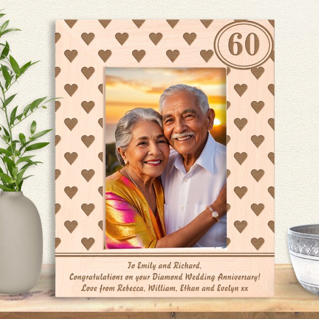 Cadres Gravés Noces de Diamant 60e Anniversaire de Mariage Cœurs (A personalized wooden photo frame for a couple's 60th Wedding anniversary, with etched hearts design)