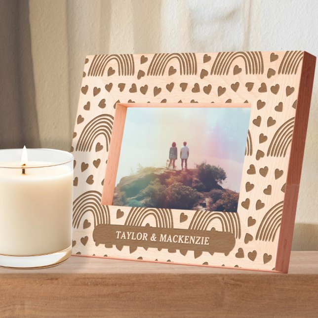 Cadres Gravés Noms personnalisés Rainbow et Motif cardiaque (Personalized Names Rainbow and Heart Pattern Etched Frames by Ricaso. Patterned hearts and rainbows)