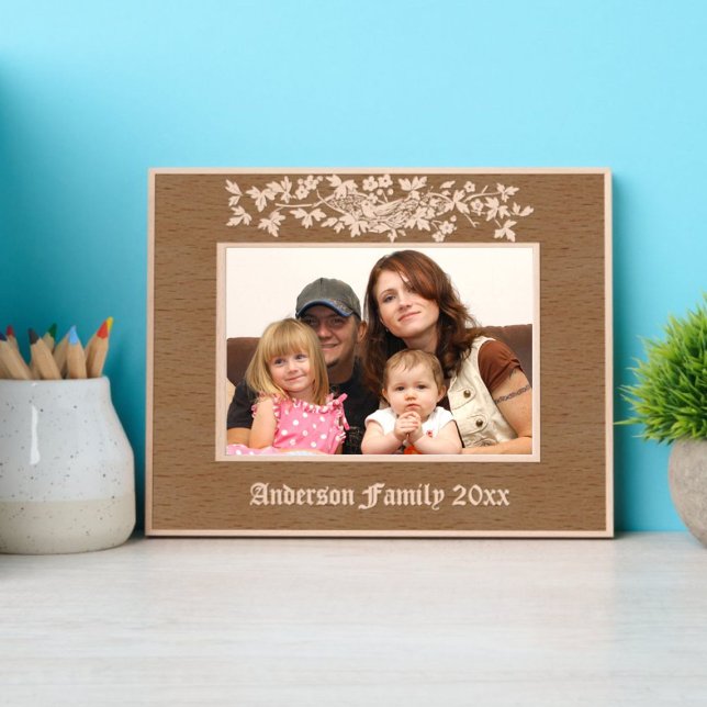 Cadres Gravés Oiseau Dans Le Nid Sur L'Ornement De L'Arbre À Fle (Créateur téléchargé)