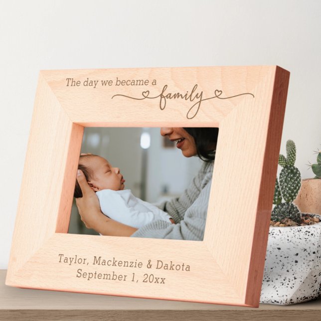 Cadres Gravés Personnalisé Le Jour où nous sommes devenus une ty (Personalized The Day We Became a Family Typography Engraved Frames by Ricaso. New born or adoption)