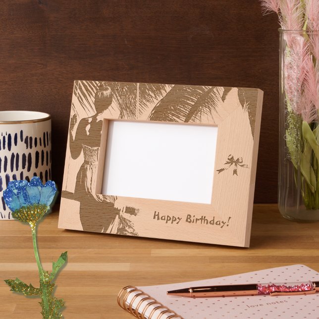 Cadres Gravés Une femme en train de coudre (Créateur téléchargé)