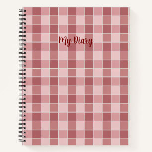 Cahier à carreaux rose tendre, journal à motif int