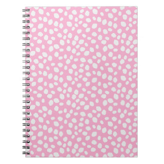 Cahier à motif tacheté rose et blanc