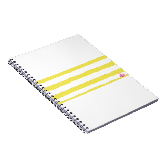 Cahier à rayures jaunes et couronne rose (Côté Droit)