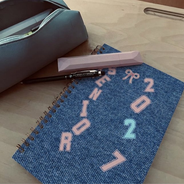 Cahier à spirale en patchwork en denim Senior 2027 (Créateur téléchargé)