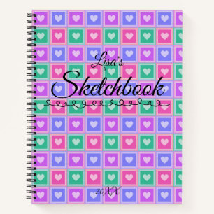 Cahier de croquis aux carrés pastel avec coeurs