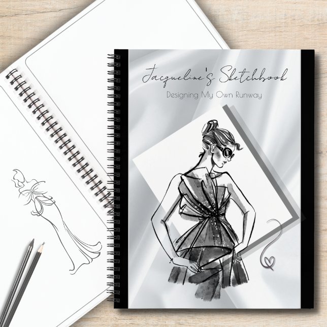 Cahier de croquis de mode personnalisé (Chic fashion sketchbook personalized notebook with silver satin cover and custom name template.)