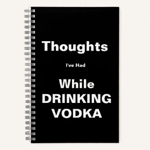 Cahier de notes en buvant du Vodka