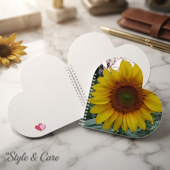 Cahier en forme de cœur avec couverture de tournes (Heart Shaped Notebook with Bright Sunflower Cover)