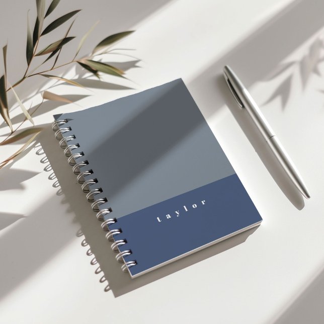 Cahier personnalisé bloc de couleur bleue (Dusty blue color block personalizable notebook.)