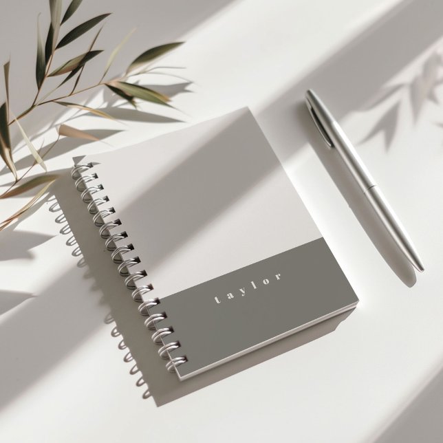 Cahier personnalisé bloc de couleur grise (Gray color block personalizable notebook.)