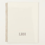 Cahier Spirale Ivoire Monogramme Minimaliste Éléga<br><div class="desc">Vos demoiselles d'honneur ont été à vos côtés à travers chaque éclat de rire, chaque session de planification nocturne et chaque moment "sommes-nous vraiment en train de faire cela ?". Ce cadeau personnalisé pour demoiselles d'honneur est à la fois attentionné et pratique - un cahier à monogramme minimaliste qu'elles utiliseront...</div>