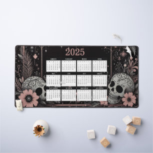 Calendrier 2025 avec fleurs et crânes