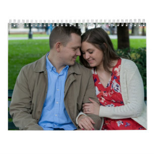 Calendrier Couple romantique assis près ensemble