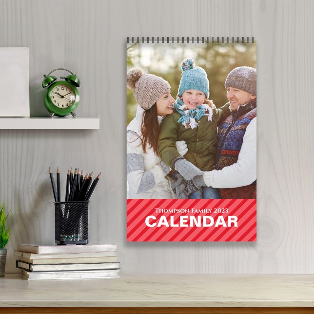 Calendrier Mois photo simples Typographie Cool (Whimsical colorful stripes monthly custom calendar)