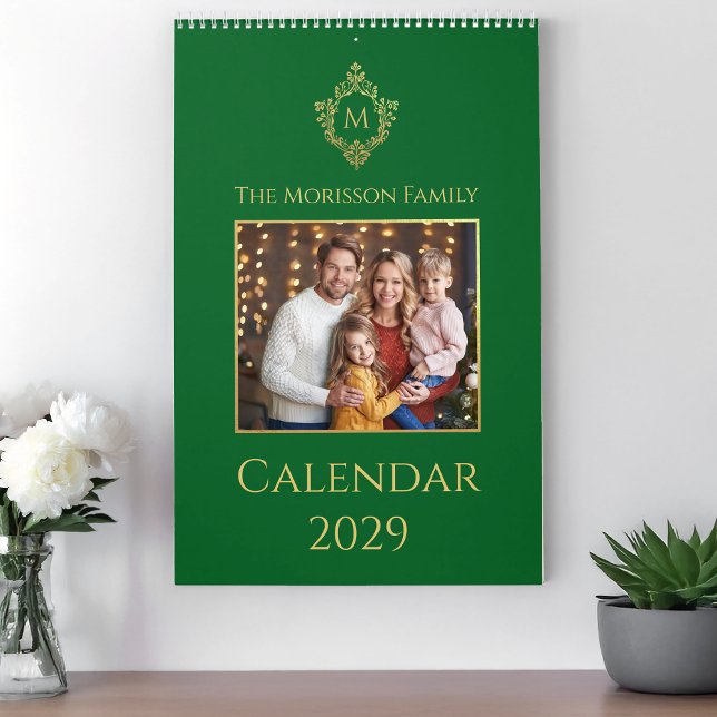 Calendrier Monogram in Crest Green Gold Family Photo Elegant  (Créateur téléchargé)