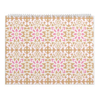 motif de fleurs rose et blanche sur un dos brun