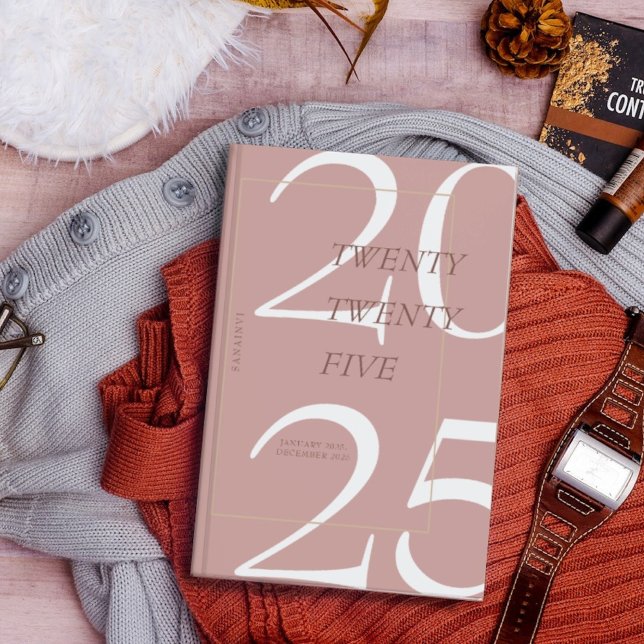 Calendrier Personnalisé Rose Minimaliste 2025 (Créateur téléchargé)