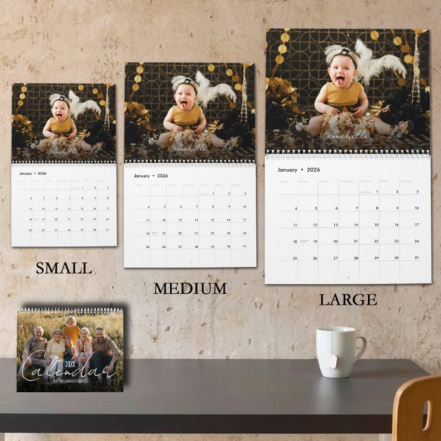 Calendrier Photo de famille annuelle (MEDIUM SIZE selected on this custom family photo calendar, choose small or large when ordering)
