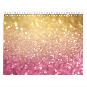 Calendrier rose et regard de parties scintillantes d'or