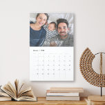 Calendrier Script moderne photo couleur personnalisable<br><div class="desc">Ce beau calendrier photographique combine un magnifique script de calligraphie moderne avec des photos à fond (aux bords). Chaque mois a une nouvelle photo et mois de coordination en script. CONSEIL DE CONCEPTION - **La couleur du script est personnalisable pour qu'il puisse être modifié à n'importe quelle couleur de votre...</div>