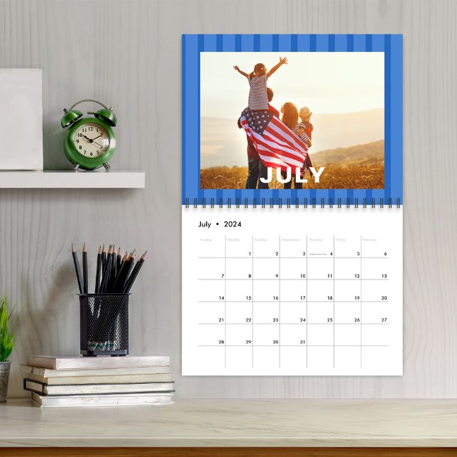 Calendrier Simple Mois Photo Grandes Blancs Colorées (Whimsical colorful striped photo calendar. )