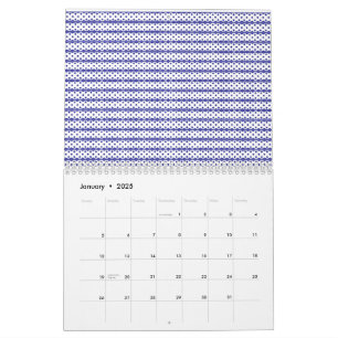 Calendrier Un ciel bleu vif avec des nuages blancs épars.