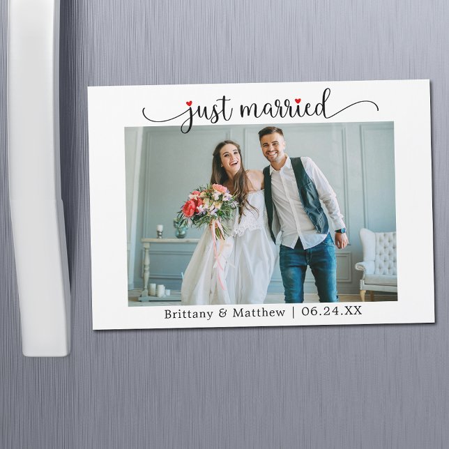 Calligraphie Red Heart Just Married Magnet Card (Customize to change your personalized text size or text style.)