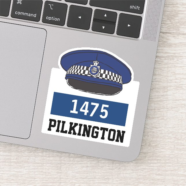Calot de police avec autocollant de nom et de numé (Détail)